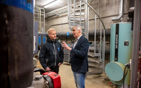 Rune Solberg, Energy Manager at Koteng Eiendom (left), together with Arvid Engløkk, Project Manager at QPS, at Grilstad Marina's seawater power plant.